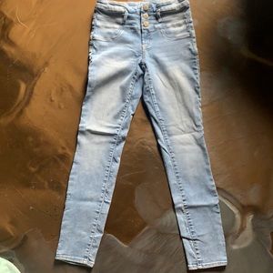 No Boundaries mid rise skinny jeans